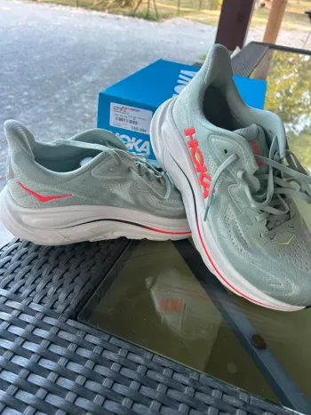 Hoka Clifton 10 Running Shoes d'occasion