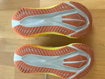 Použité Asics Novablast 5 bike — obrázek 3 z 3