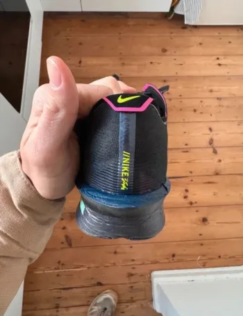 Used Nike ZoomX Vaporfly Next% 4 bike — image 4 of 5