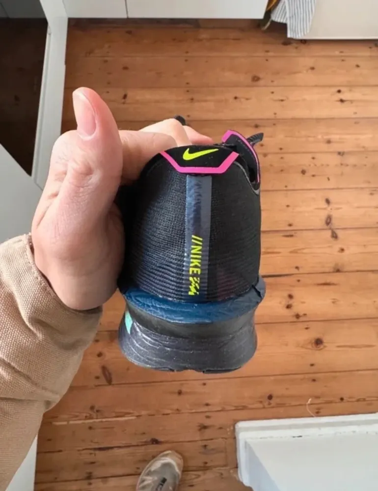 Used Nike ZoomX Vaporfly Next% 4 bike — image 4 of 5