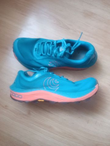 Topo Athletic MTN Racer 3 Running Shoes usato