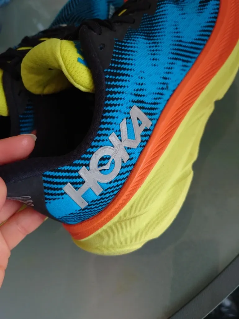 Used Hoka Clifton 9 GTX bike — image 6 of 9