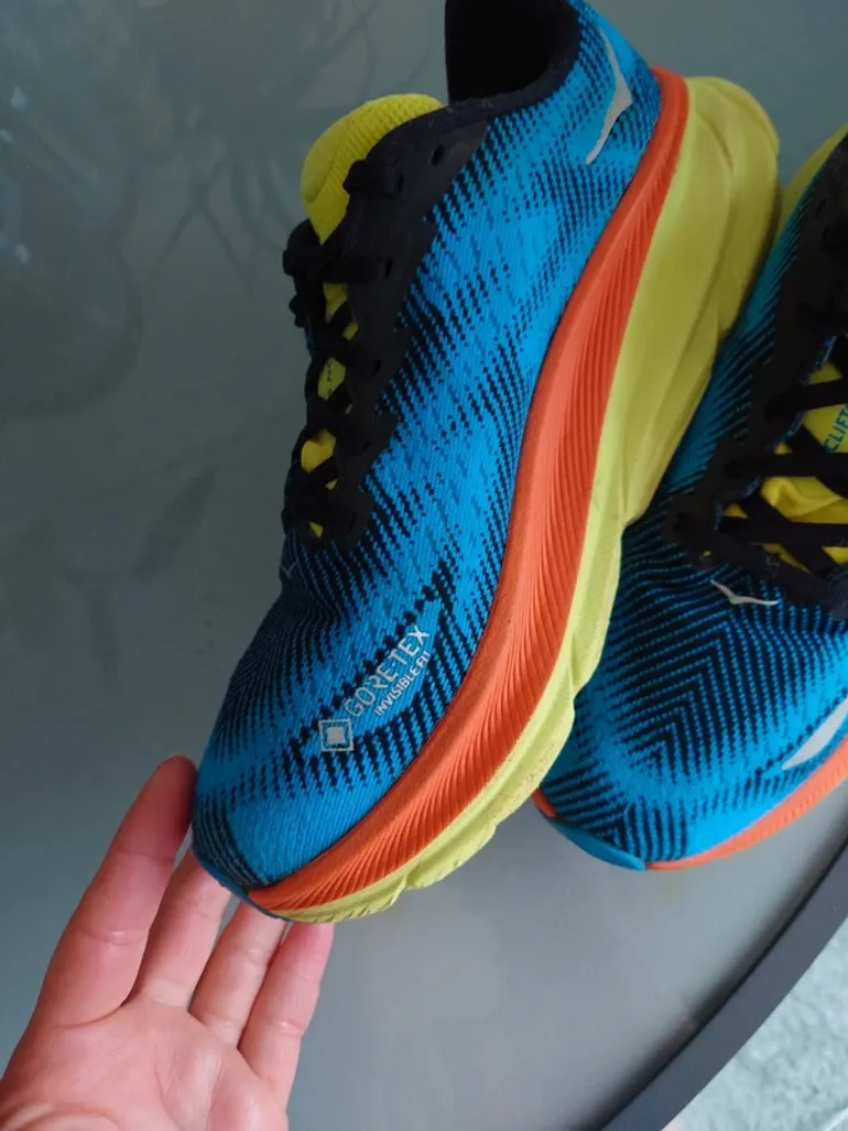Used Hoka Clifton 9 GTX bike — image 4 of 9