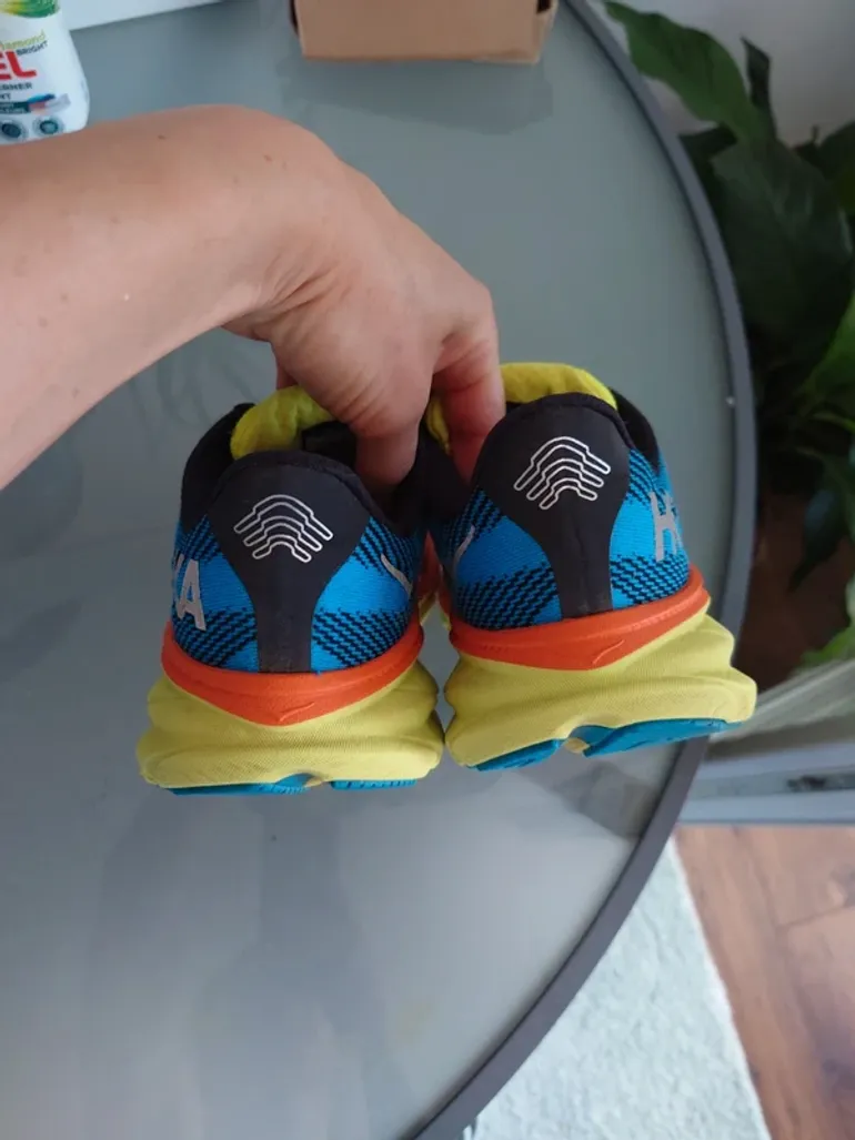 Used Hoka Clifton 9 GTX bike — image 5 of 9