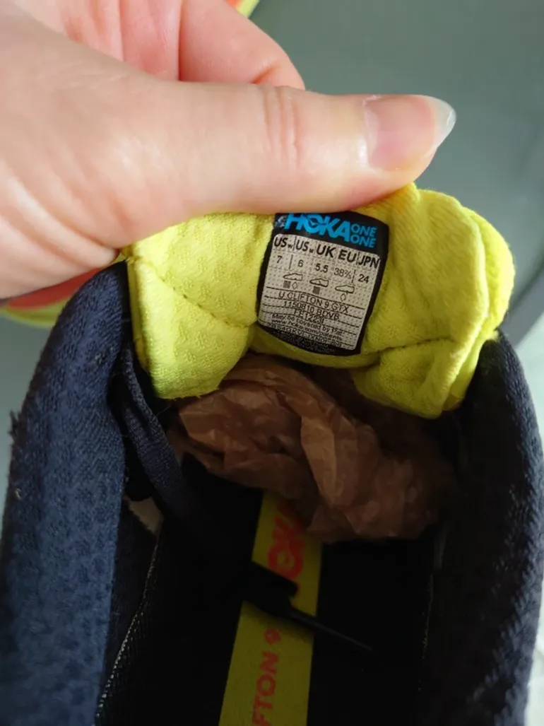 Used Hoka Clifton 9 GTX bike — image 8 of 9