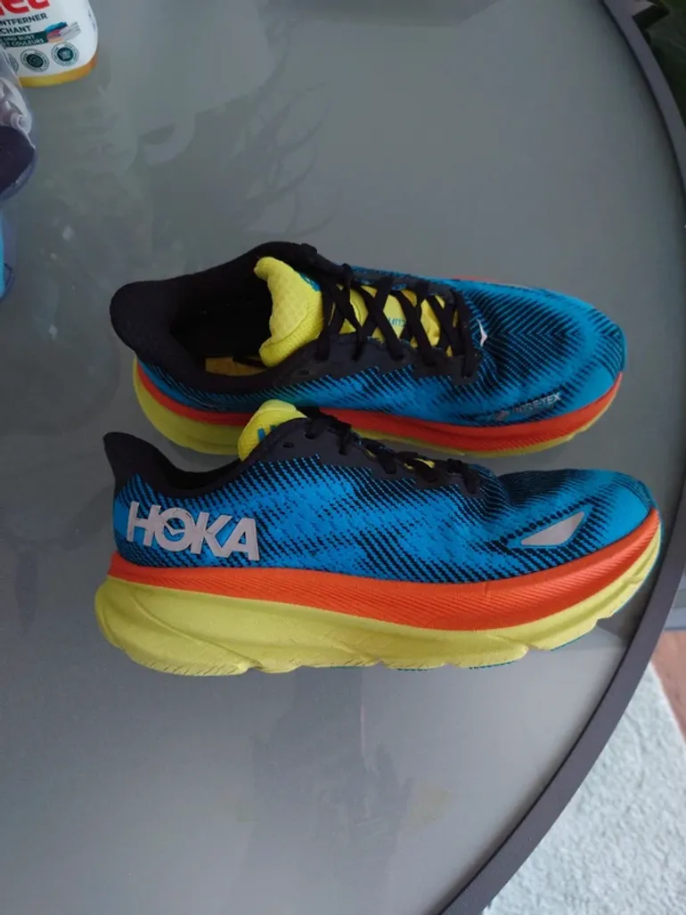 Used Hoka Clifton 9 GTX bike — image 3 of 9