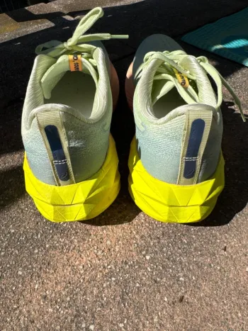 Použité Asics Novablast 4 bike — obrázek 5 z 7