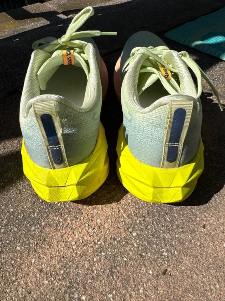 Použité Asics Novablast 4 bike — obrázek 5 z 7