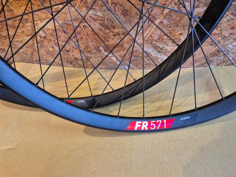 Brugt Dt Swiss FR571 Wheelset bike — billede 2 af 3