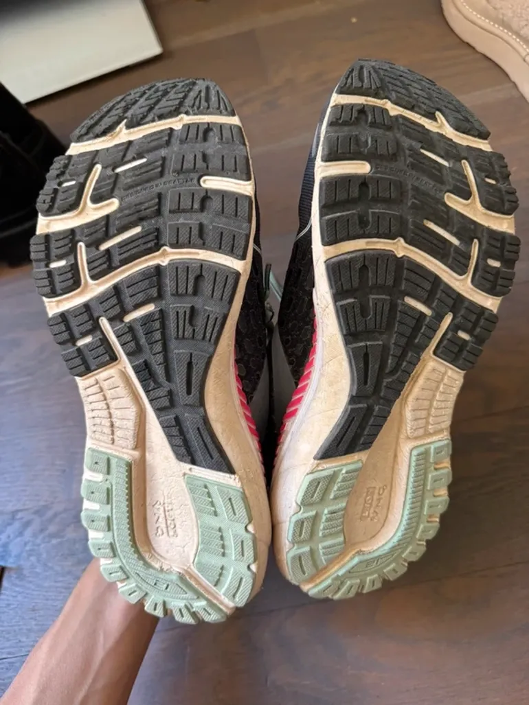 Used Brooks Running Shoes bike — image 5 of 7