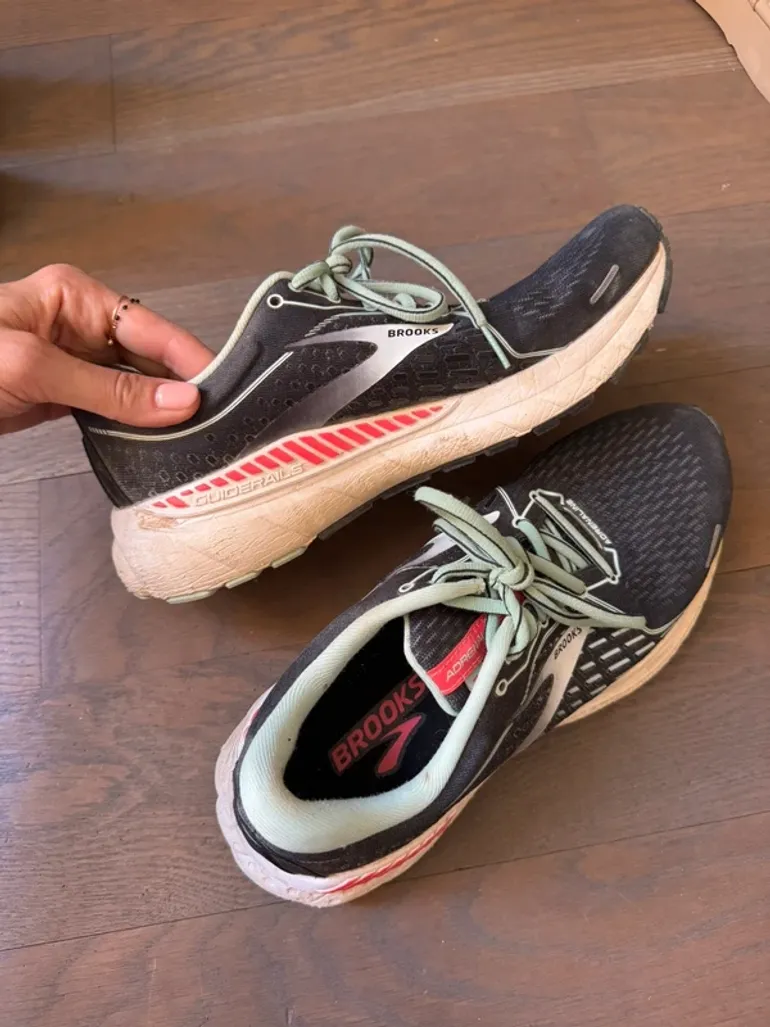 Used Brooks Running Shoes bike — image 6 of 7