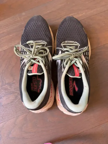Used Brooks Running Shoes bike — image 4 of 7