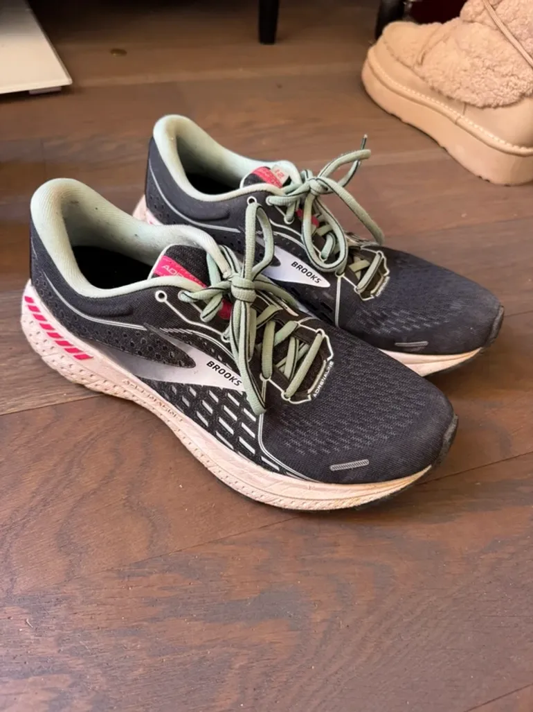 Used Brooks Running Shoes bike — image 2 of 7