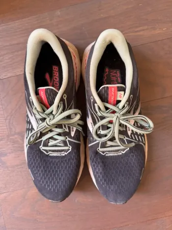 Used Brooks Running Shoes bike — image 3 of 7