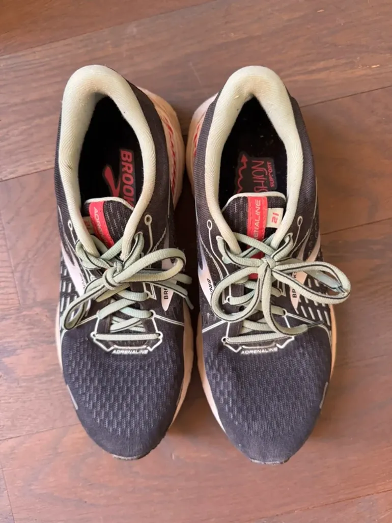 Used Brooks Running Shoes bike — image 3 of 7