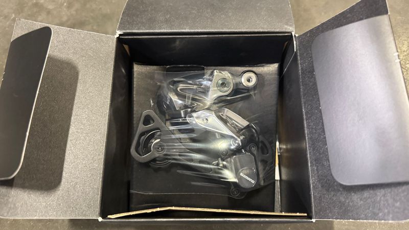 Used Shimano GRX Di2 RD-RX817 Drivetrain & Pedals