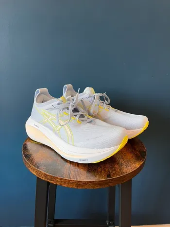 Brugt Asics Nimbus 27 Gel Running Shoes