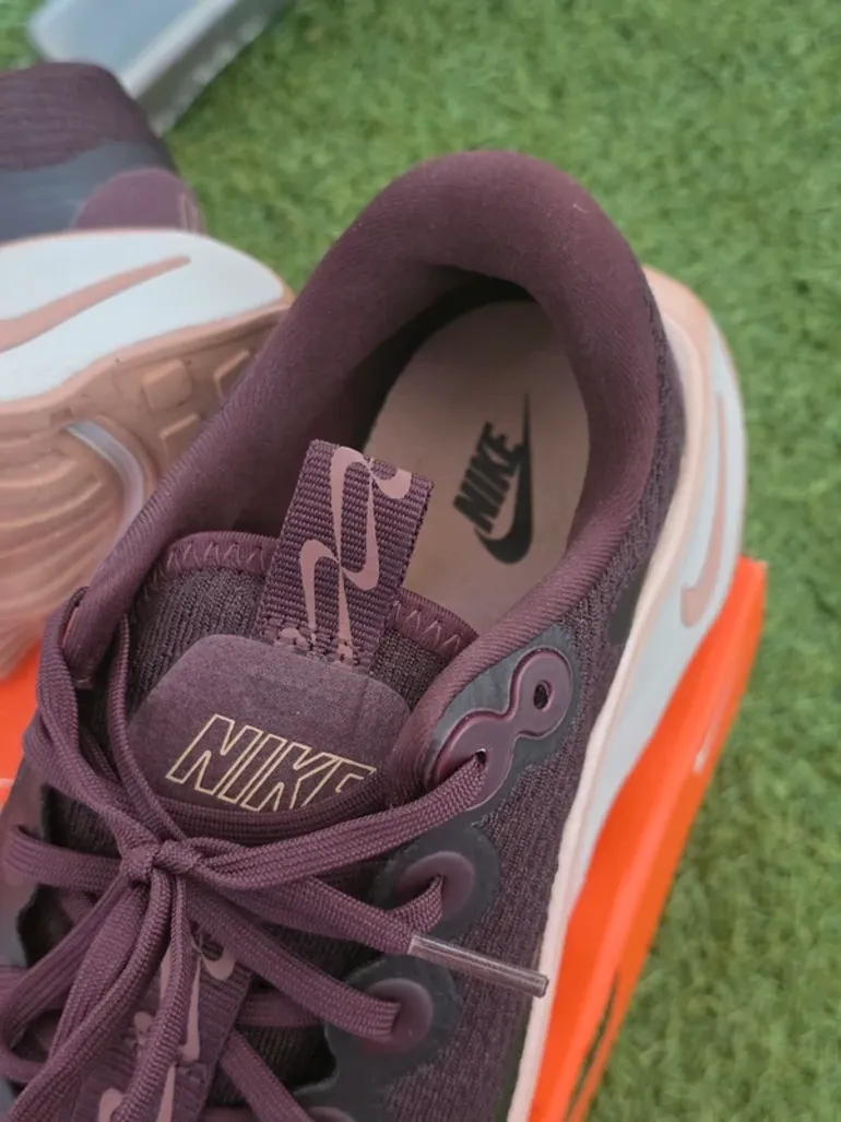 Rose Nike Running Fitness Shoes bike d'occasion — image 10 sur 15