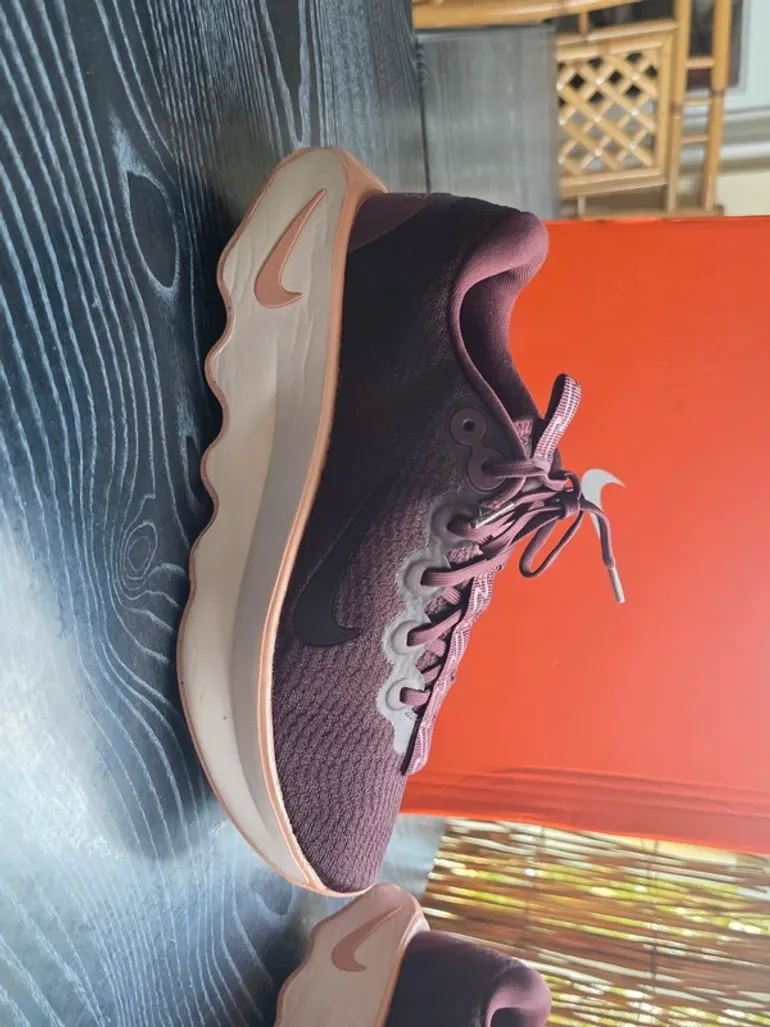 Rose Nike Running Fitness Shoes bike d'occasion — image 3 sur 15