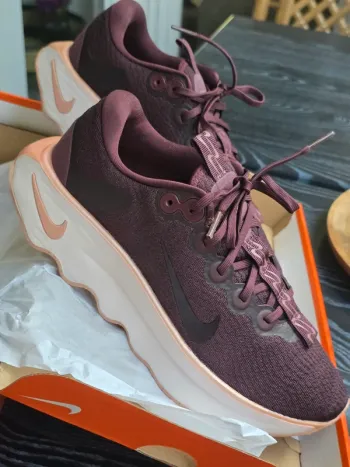 Rose Nike Running Fitness Shoes bike d'occasion — image 5 sur 15