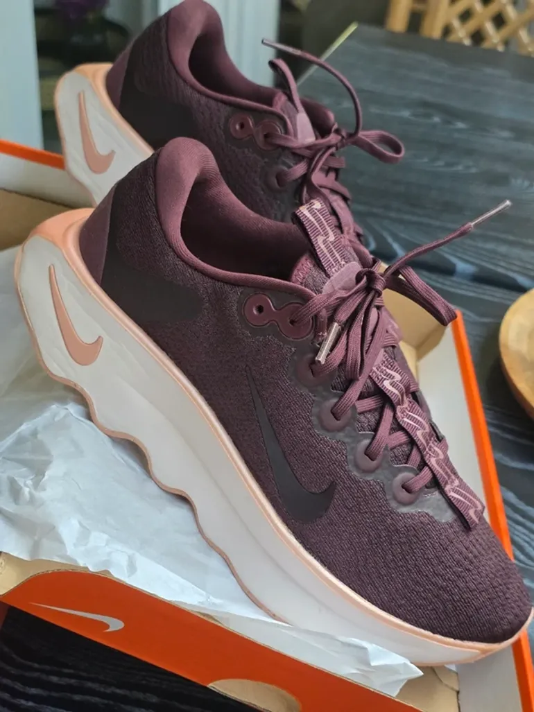 Rose Nike Running Fitness Shoes bike d'occasion — image 5 sur 15