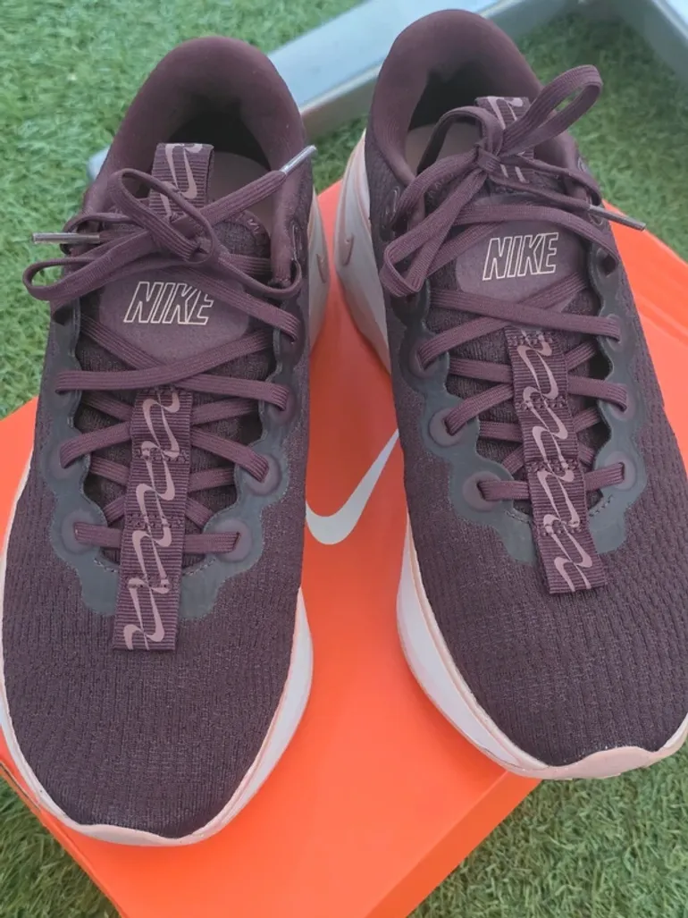 Rose Nike Running Fitness Shoes bike d'occasion — image 12 sur 15