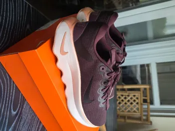 Rose Nike Running Fitness Shoes bike d'occasion — image 9 sur 15