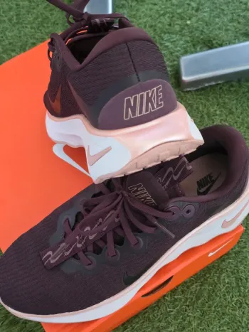 Rose Nike Running Fitness Shoes bike d'occasion — image 15 sur 15