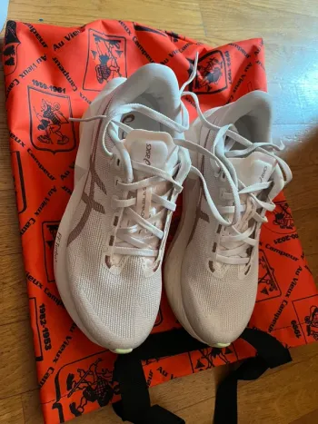 Asics Novablast 6 bike d'occasion — image 5 sur 5