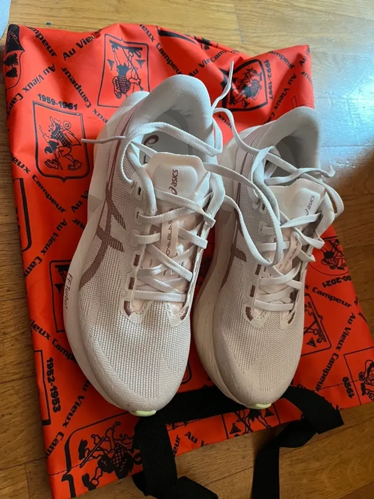 Asics Novablast 6 bike d'occasion — image 5 sur 5