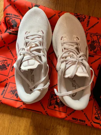 Asics Novablast 6 bike d'occasion — image 2 sur 5
