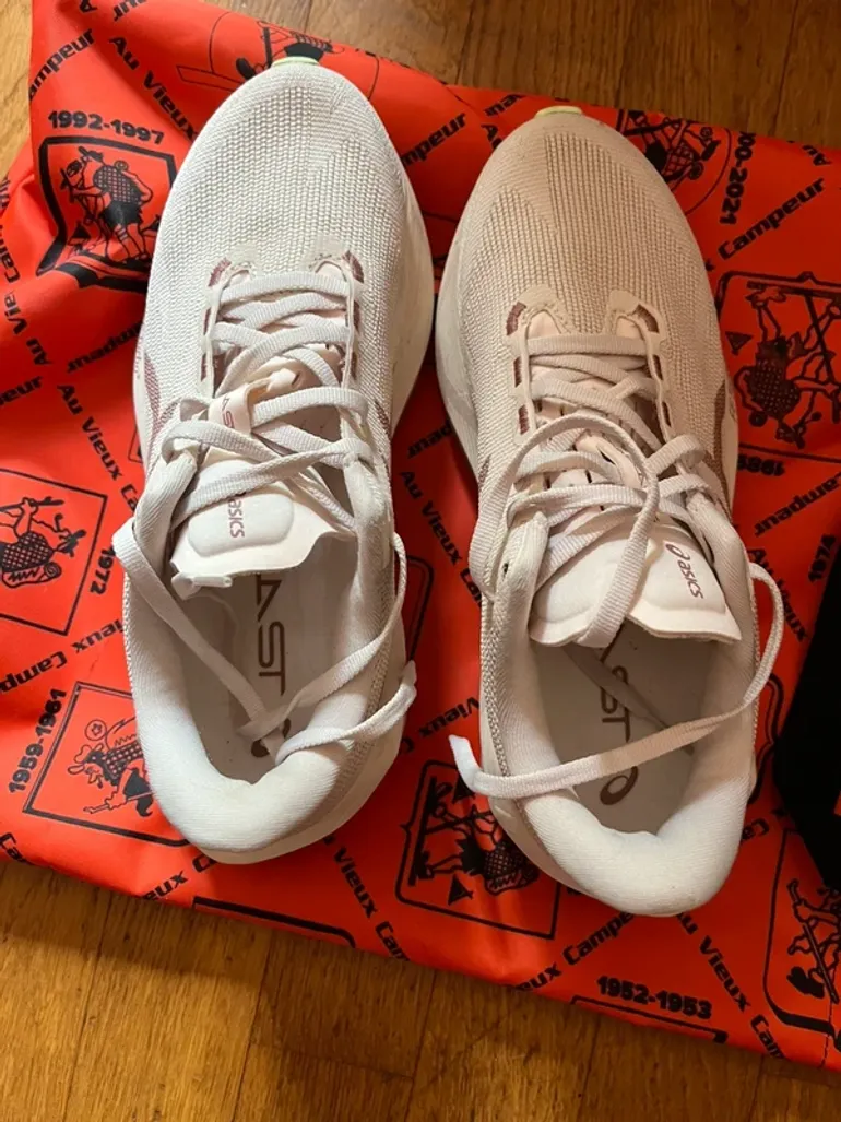 Asics Novablast 6 bike d'occasion — image 2 sur 5