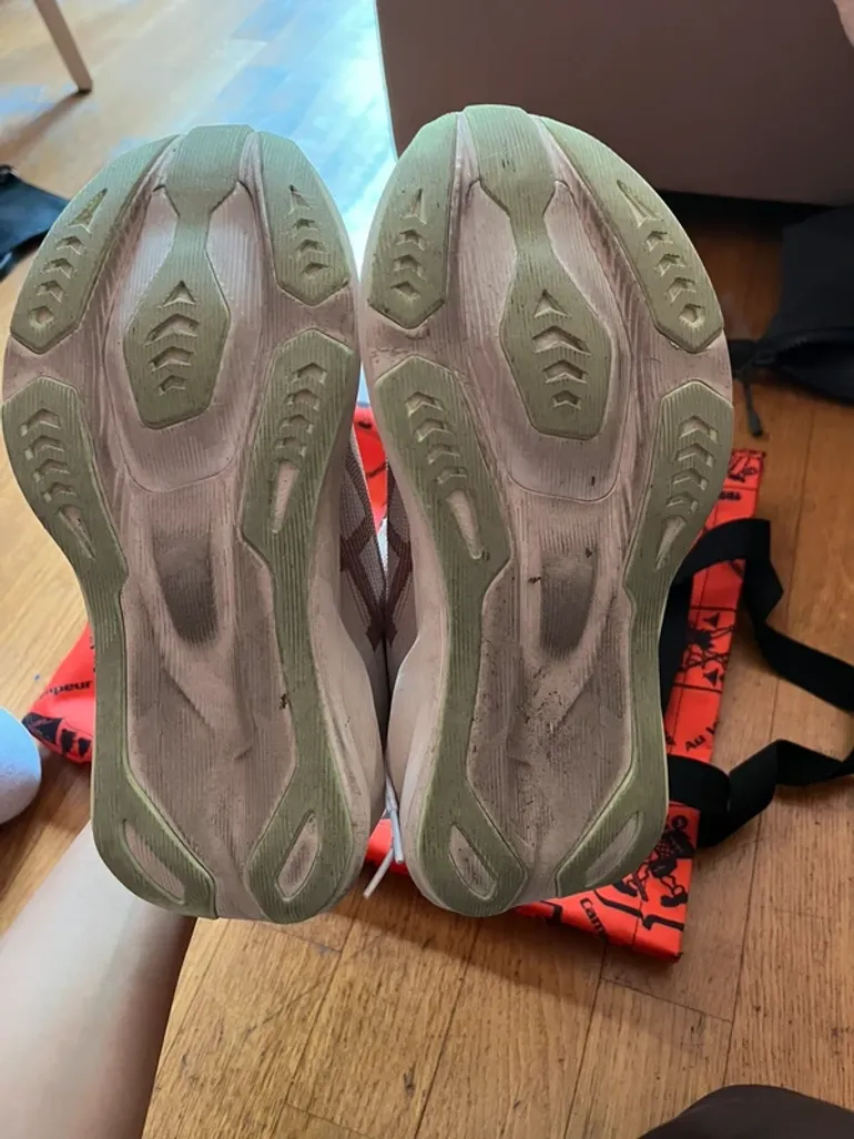 Asics Novablast 6 bike d'occasion — image 4 sur 5