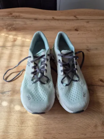 Used Ideal Cloud 6 Running Shoes