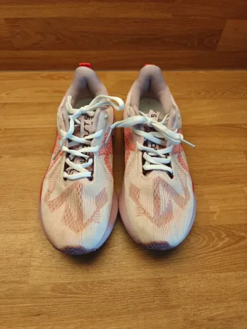Asics NovaBlast 5 bike d'occasion — image 2 sur 4