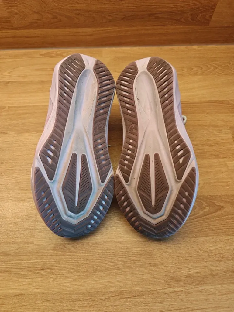 Asics NovaBlast 5 bike d'occasion — image 4 sur 4
