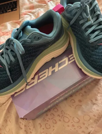 Hoka Running Shoes bike d'occasion — image 3 sur 5