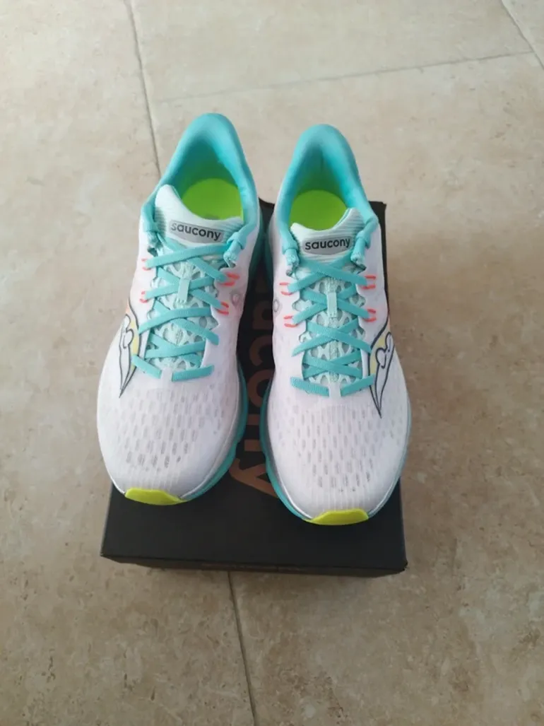 Used Saucony Running Shoes bike — image 4 of 7
