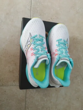 Used Saucony Running Shoes Running Shoes