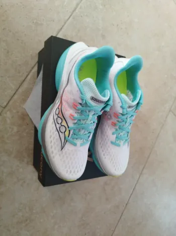 Used Saucony Running Shoes bike — image 5 of 7