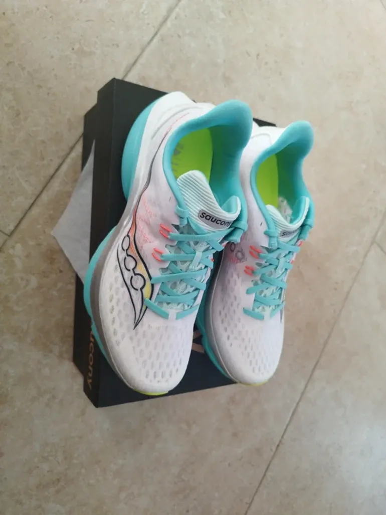 Used Saucony Running Shoes bike — image 5 of 7