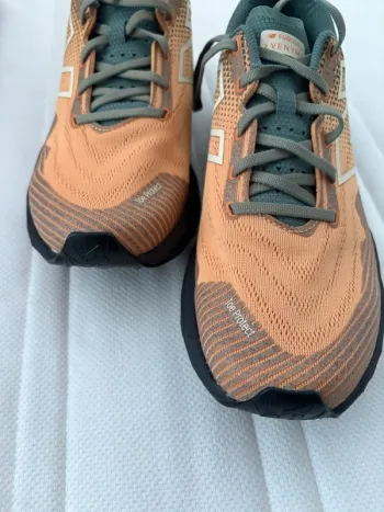 Tweedehands New Balance Trailrunning Schuhe Herren bike — afbeelding 4 van 5