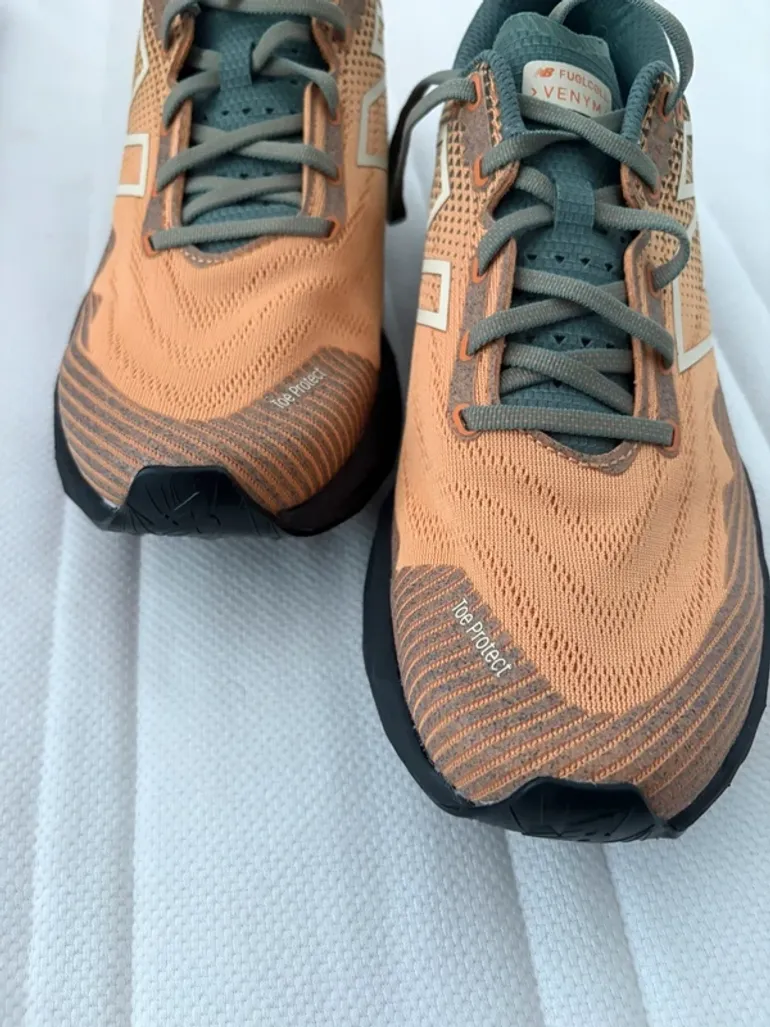 Tweedehands New Balance Trailrunning Schuhe Herren bike — afbeelding 4 van 5
