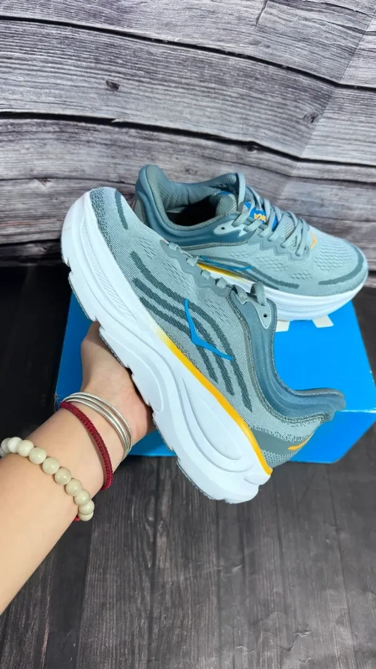 Hoka Shoes size 44 bike d'occasion — image 5 sur 9
