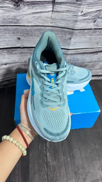 Hoka Shoes size 44 bike d'occasion — image 4 sur 9