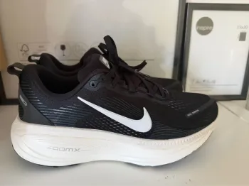Gebrauchtes Nike Vomero 18 Running Shoes
