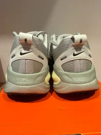 Nike Vomero 18 bike d'occasion — image 11 sur 22