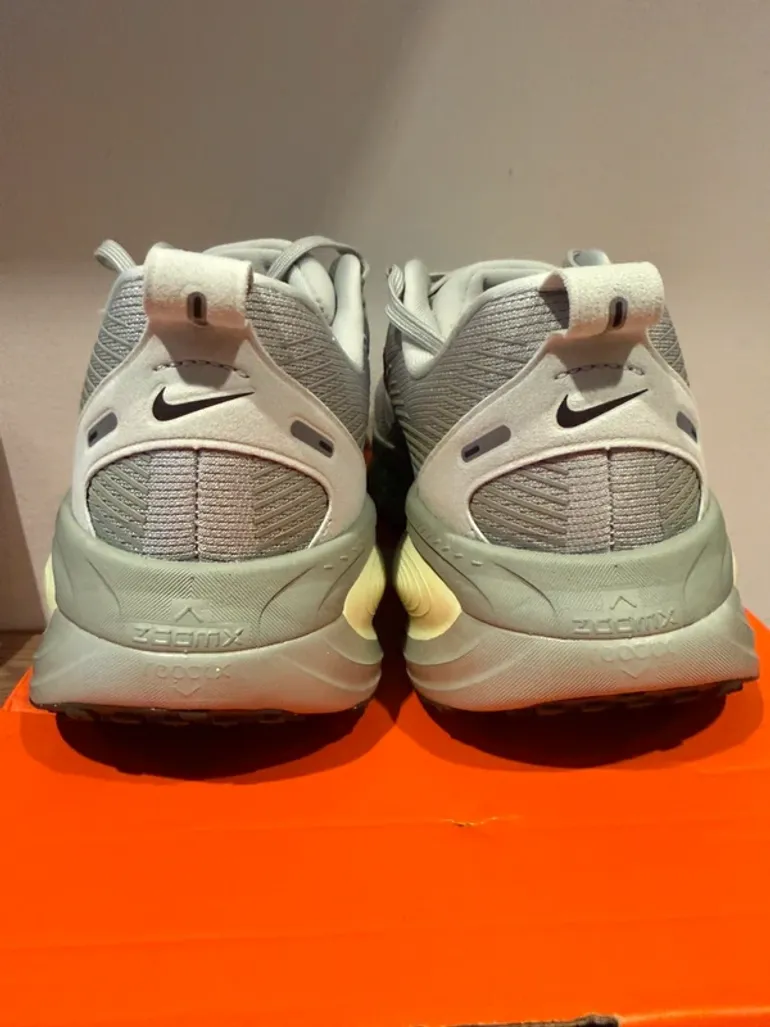 Nike Vomero 18 bike d'occasion — image 11 sur 22