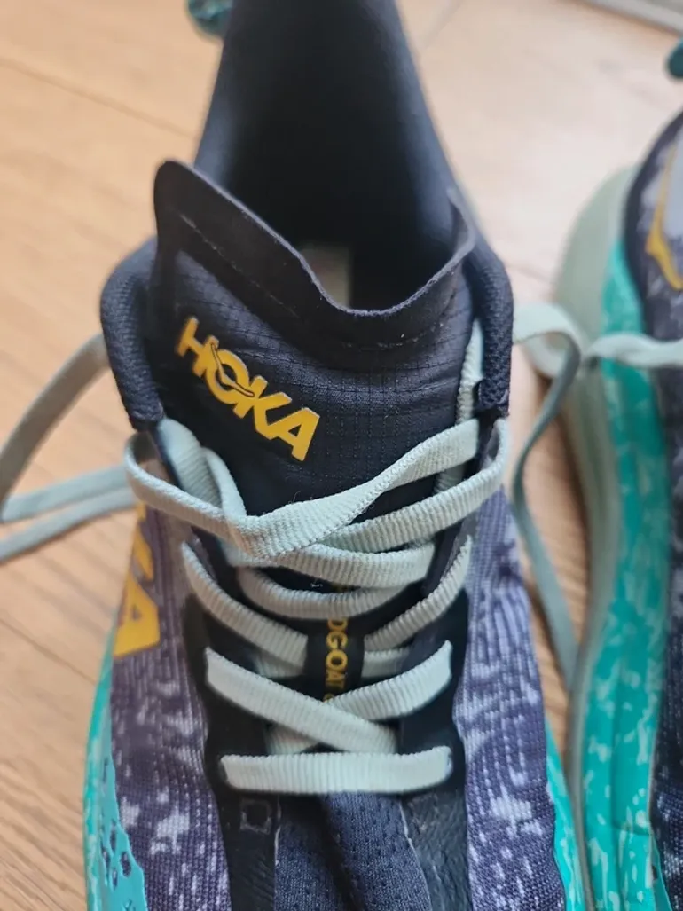 Hoka Running Shoes 40.5 bike usato — immagine 15 di 15