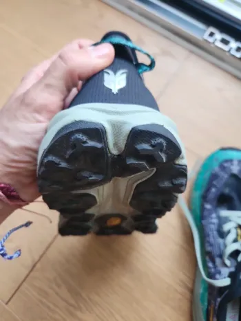 Hoka Running Shoes 40.5 bike usato — immagine 14 di 15
